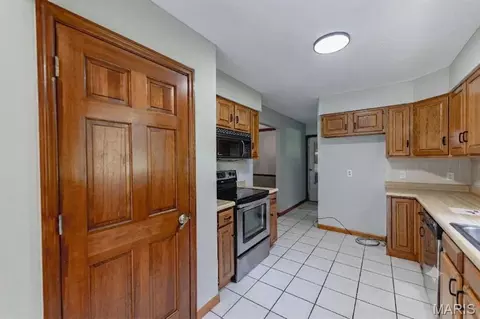 Entry Way - 6 Deer Creek Dr, O'fallon, MO 63366 photo 3 of 3
