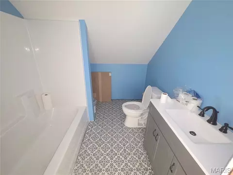 Bath - 193 Mcfarland Hl, Tecumseh, MO 65760 photo 1 of 1