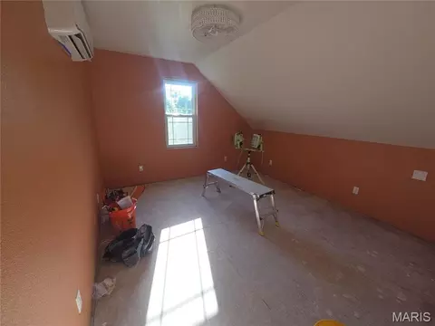 Bedroom - 193 Mcfarland Hl, Tecumseh, MO 65760 photo 1 of 2
