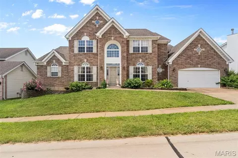 5136 Delcastle Dr, Florissant, MO 63034