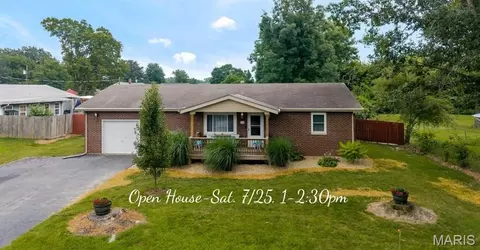 614 S Neunaber Dr, Bethalto, IL 62010