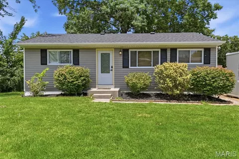 111 Arras Dr, Saint Louis, MO 63129