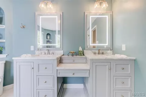 Bath - 282 Dickens Farm Ln, Ballwin, MO 63021 photo 5 of 10