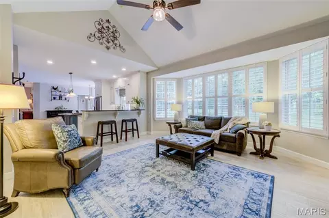 Living - 282 Dickens Farm Ln, Ballwin, MO 63021 photo 3 of 4
