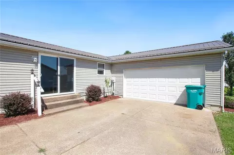131 E Springfield Ave, Gerald, MO 63037 photo 4