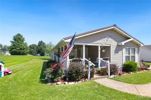 131 E Springfield Ave, Gerald, MO 63037 photo 2