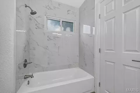 Bath - 8300 Pepperidge Dr, Berkeley, MO 63134 photo 3 of 3