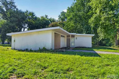 Exterior - 8300 Pepperidge Dr, Berkeley, MO 63134 photo 9 of 12