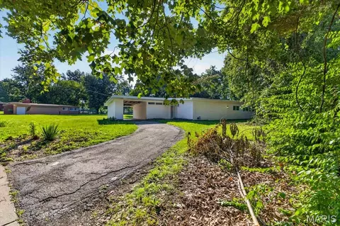Exterior - 8300 Pepperidge Dr, Berkeley, MO 63134 photo 11 of 12