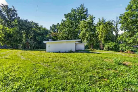 Exterior - 8300 Pepperidge Dr, Berkeley, MO 63134 photo 10 of 12