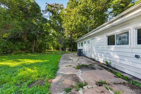Exterior - 8300 Pepperidge Dr, Berkeley, MO 63134 photo 3 of 12