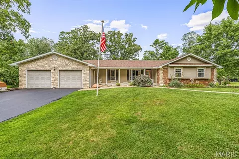 545 Lindsey Ln, Farmington, MO 63640