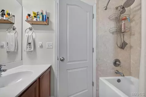 Bath - 119 Wakefield Dr, Wright City, MO 63390 photo 2 of 3