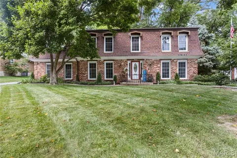 70 Glen Cove Dr, Chesterfield, MO 63017