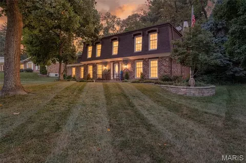 70 Glen Cove Dr, Chesterfield, MO 63017