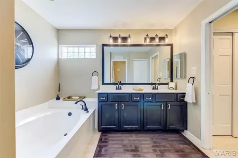 Bath - 16845 Enderbush Ln, Eureka, MO 63025 photo 4 of 5