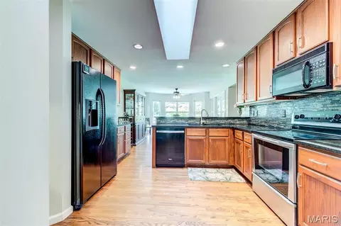 Kitchen - 16845 Enderbush Ln, Eureka, MO 63025 photo 2 of 3