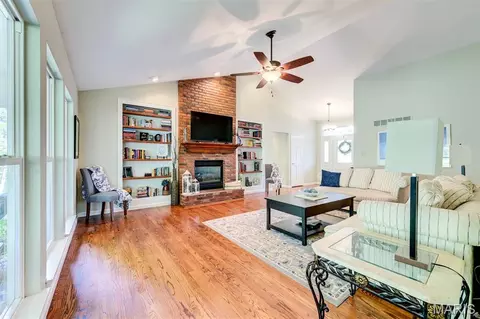 Living - 16845 Enderbush Ln, Eureka, MO 63025 photo 1 of 2
