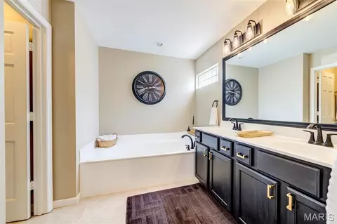 Bath - 16845 Enderbush Ln, Eureka, MO 63025 photo 3 of 5