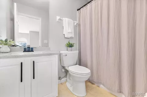 Bath - 612 Hawk Run Dr #61A, O'fallon, MO 63368 photo 3 of 4