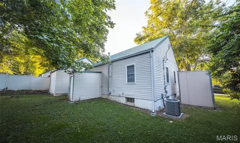 Exterior - 906 E 6th St, Rolla, MO 65401 photo 6 of 12