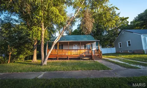 Exterior - 906 E 6th St, Rolla, MO 65401 photo 2 of 12