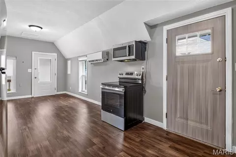 Entry Way - 310 Moore St, Festus, MO 63028 photo 1 of 2
