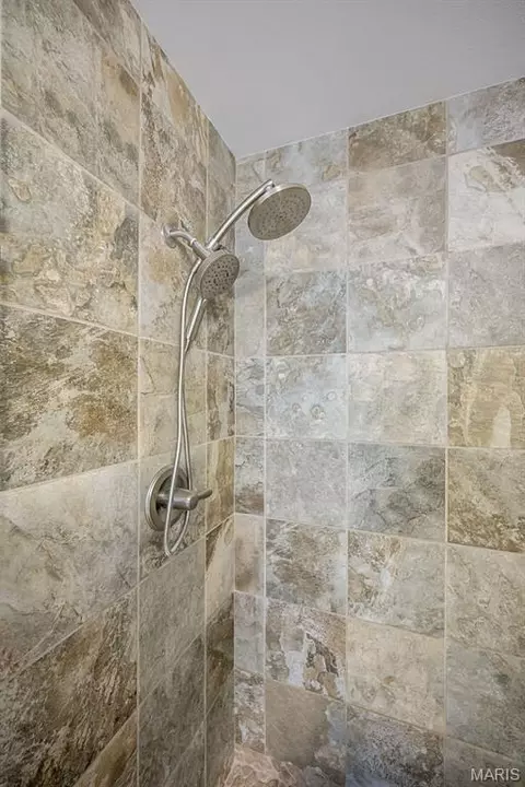 Bath - 304 Essen Ln, Ballwin, MO 63021 photo 2 of 5