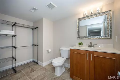 Bath - 304 Essen Ln, Ballwin, MO 63021 photo 5 of 5