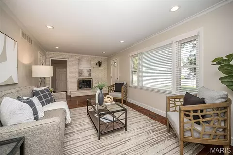 Living - 304 Essen Ln, Ballwin, MO 63021 photo 1 of 1