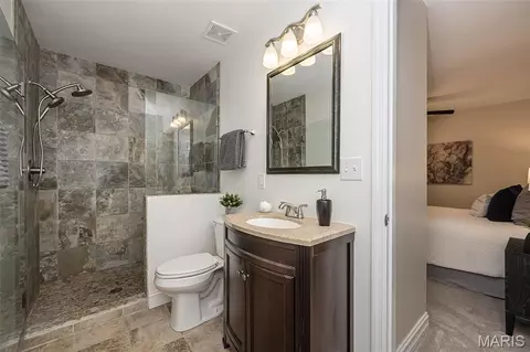 Bath - 304 Essen Ln, Ballwin, MO 63021 photo 1 of 5