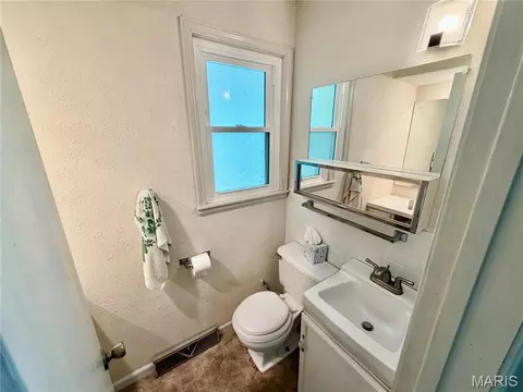 Bath - 266 Grandview Dr, Jackson, MO 63755 photo 6 of 7