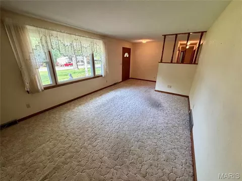 Living - 266 Grandview Dr, Jackson, MO 63755 photo 3 of 3