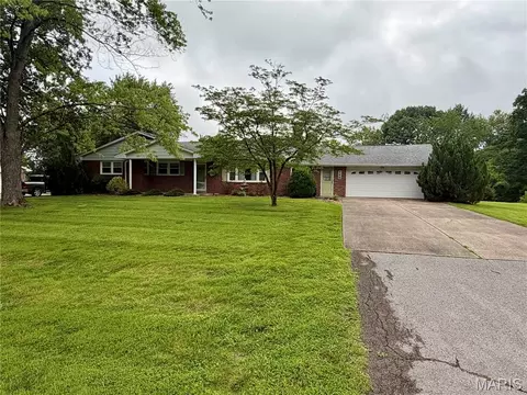 266 Grandview Dr, Jackson, MO 63755