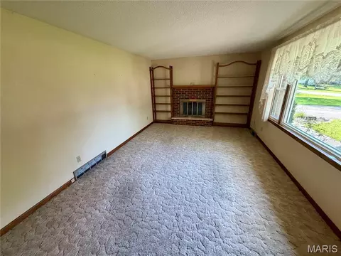 Living - 266 Grandview Dr, Jackson, MO 63755 photo 2 of 3