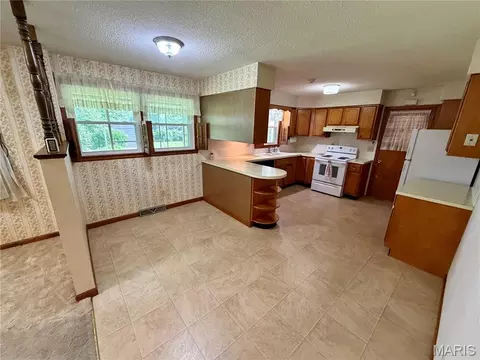 Kitchen - 266 Grandview Dr, Jackson, MO 63755 photo 3 of 3