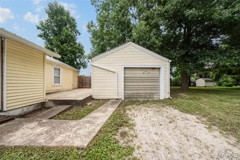 Exterior - 804 E Hunt St, Salem, MO 65560 photo 5 of 9