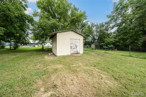 Exterior - 804 E Hunt St, Salem, MO 65560 photo 7 of 9