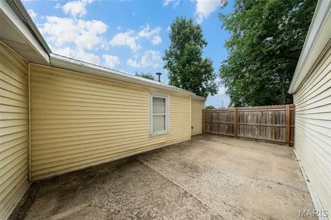 Exterior - 804 E Hunt St, Salem, MO 65560 photo 2 of 9