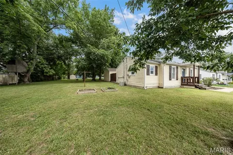 Exterior - 804 E Hunt St, Salem, MO 65560 photo 4 of 9