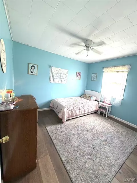 Bedroom - 221 E 3rd St, Mountain View, MO 65548 photo 2 of 3