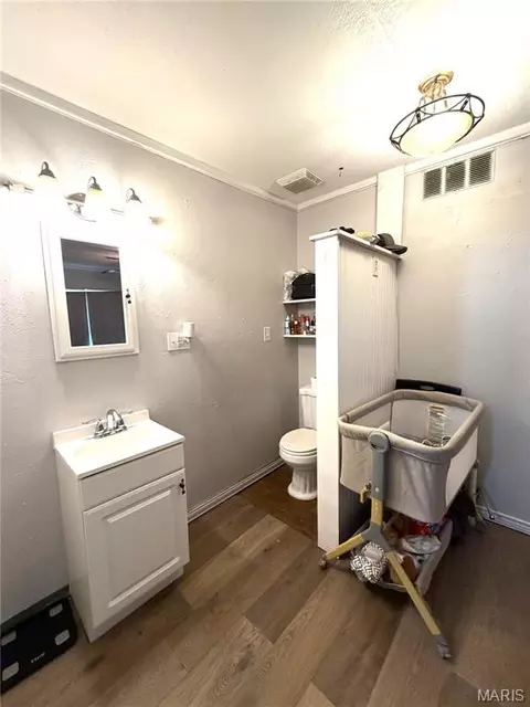 Bath - 221 E 3rd St, Mountain View, MO 65548 photo 2 of 3