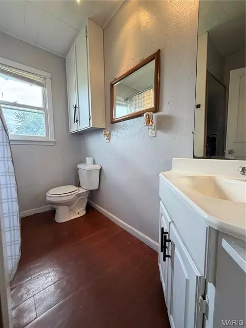 Bath - 221 E 3rd St, Mountain View, MO 65548 photo 3 of 3