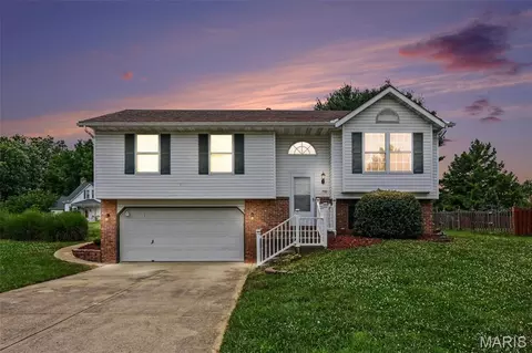 700 Copper Line Rd, Maryville, IL 62062