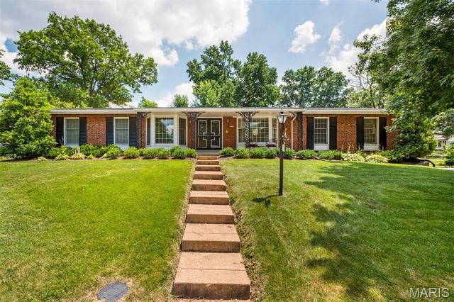 570 Flanders Dr, Warson Woods, MO 63122