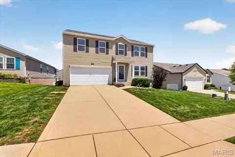 627 Hunt Run Dr, Wentzville, MO 63385