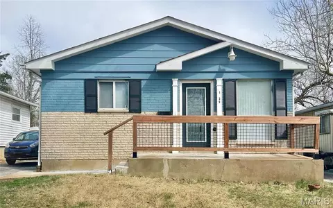 1239 Peggy Ct, Saint Louis, MO 63147