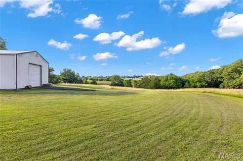 Exterior - 794 Linns Mill Rd, Troy, MO 63379 photo 8 of 17