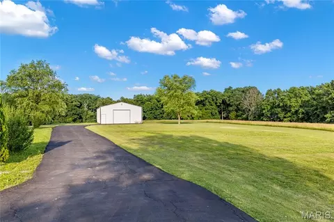 Exterior - 794 Linns Mill Rd, Troy, MO 63379 photo 4 of 17