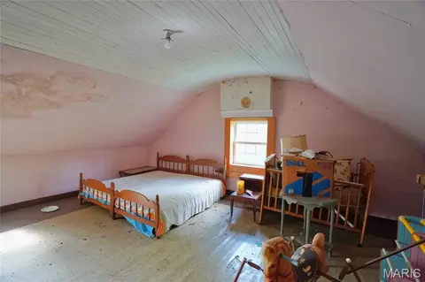 Bedroom - 1971 Epple Rd, Hermann, MO 65041 photo 5 of 6